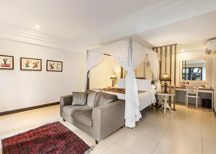 Pantai Karang 4* サヌール